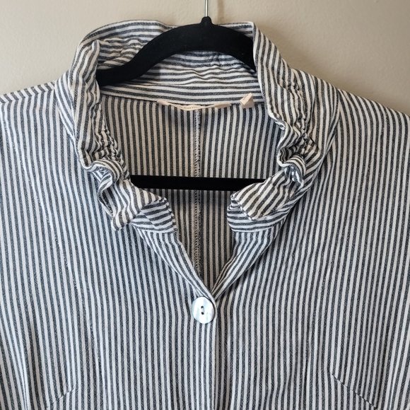 Soft Surroundings Size Large Blue Striped Longsleeve Button Down - Picture 4 of 8